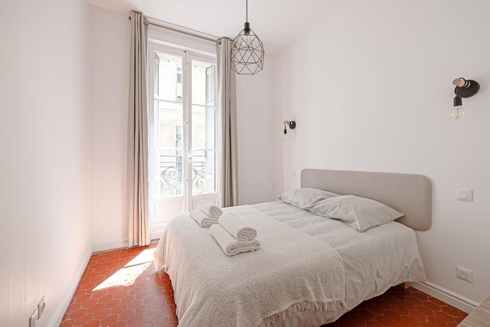 Bed, Balcony/Terrace, storage, towels, air conditioner