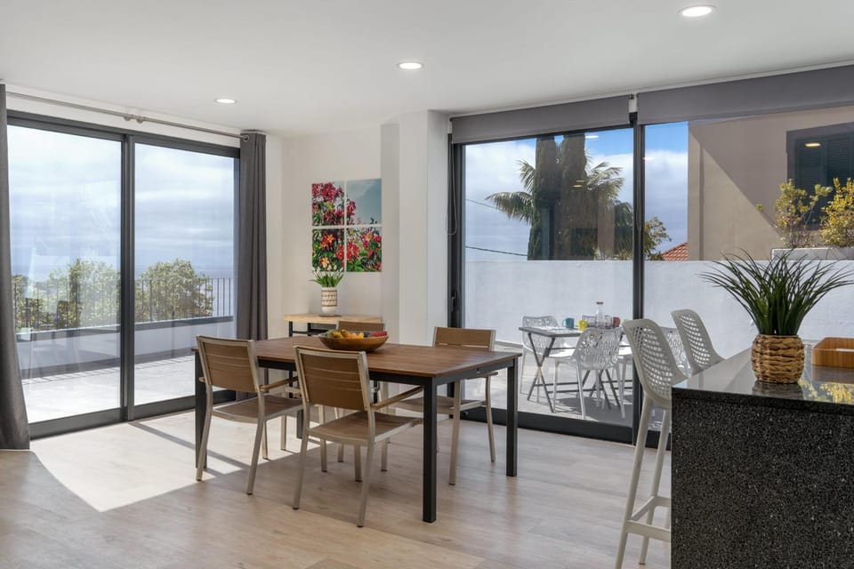 Seating area, Dining area