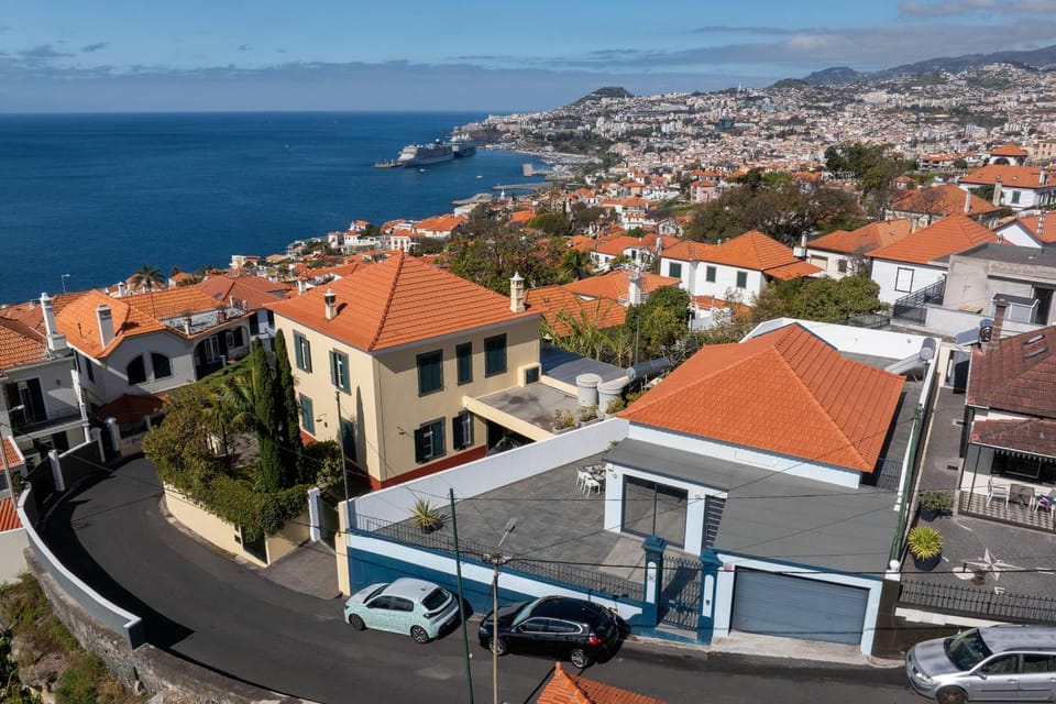 Property building, Bird's eye view, Location