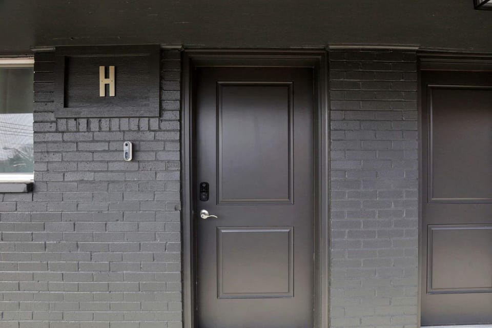 Bright New Studio Walkable Olde Town East Parking Apartment in Ohio