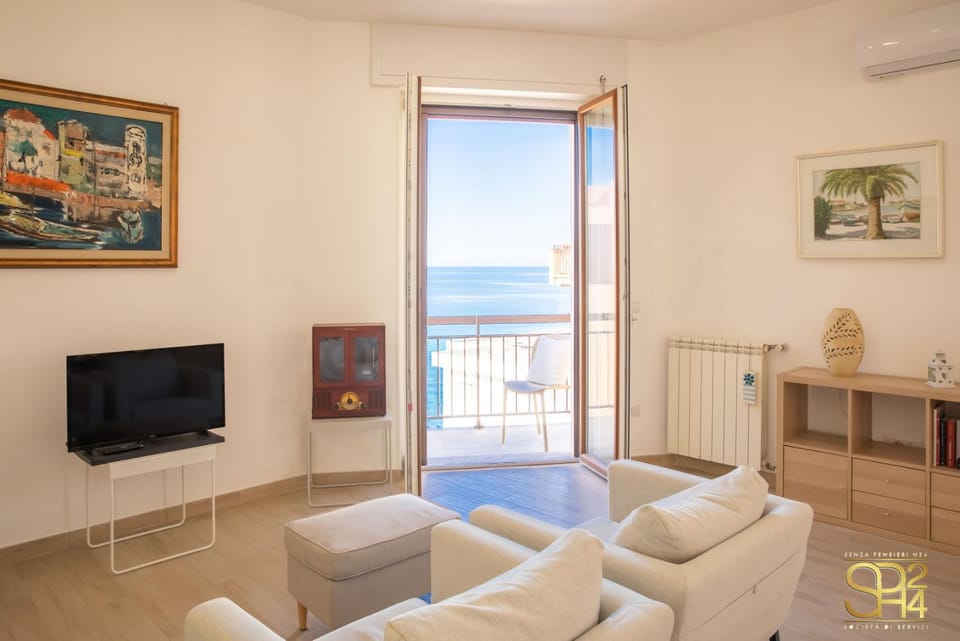 TV and multimedia, Living room, Sea view