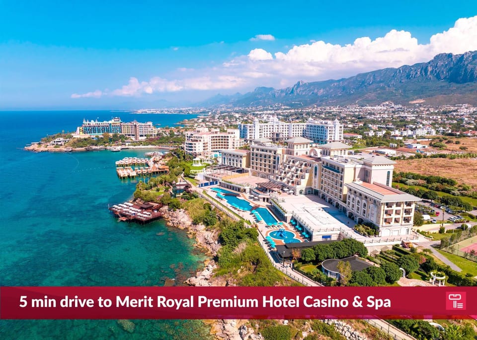 Property building, Nearby landmark, Day, Natural landscape, City view, Mountain view, Pool view, Sea view, Swimming pool