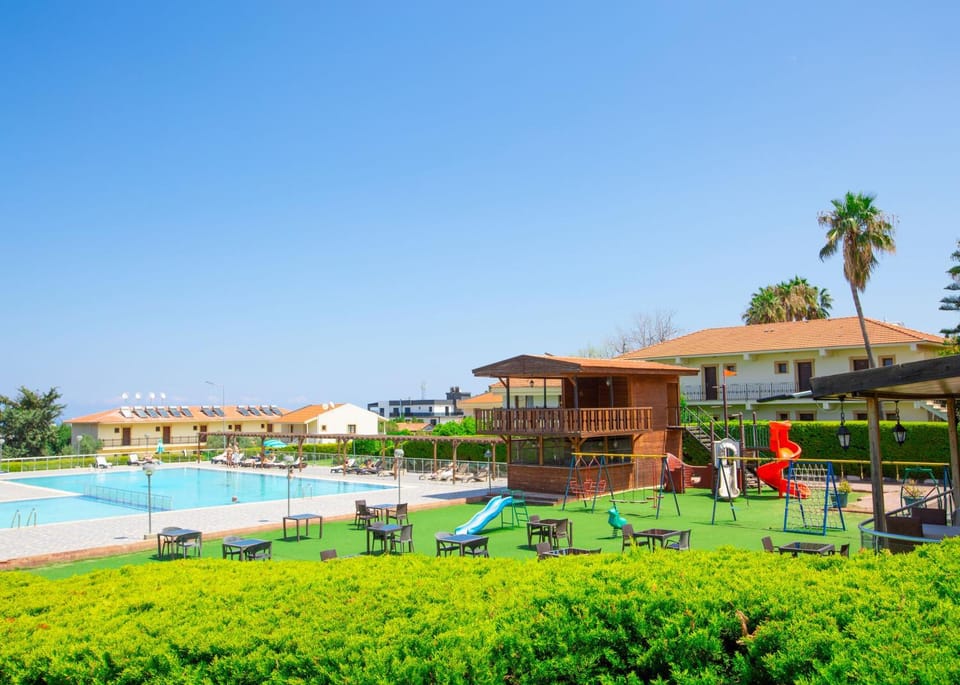 Day, Garden, Garden view, Pool view, Swimming pool, sunbed