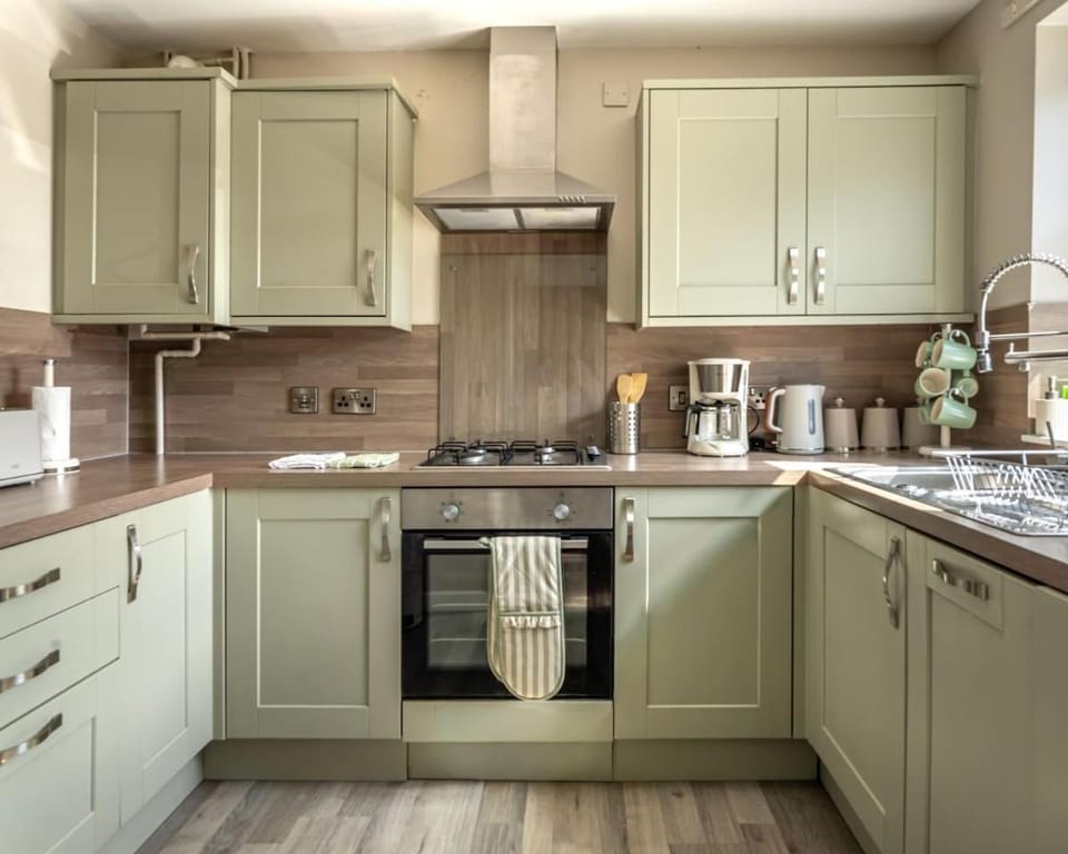 Willow House Stylish 3BR, 5 Guests Contractor Near MOD and HMRC House in Telford