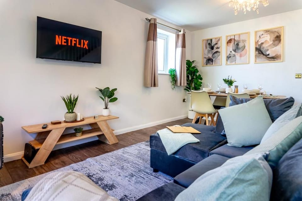 Willow House Stylish 3BR, 5 Guests Contractor Near MOD and HMRC House in Telford