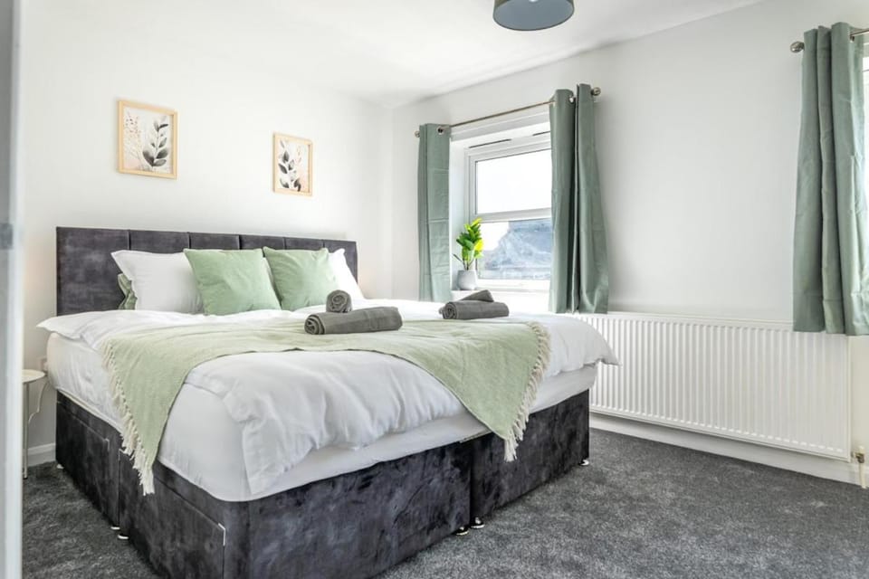 Willow House Stylish 3BR, 5 Guests Contractor Near MOD and HMRC House in Telford