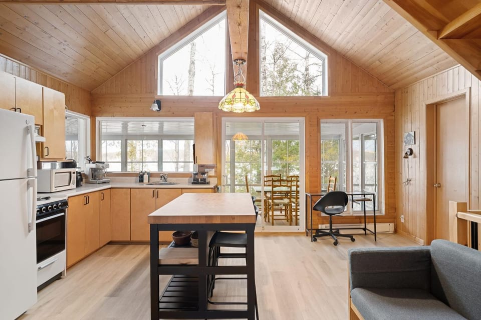 Le Convivial du Lac-aux-Sables Chalet in Quebec