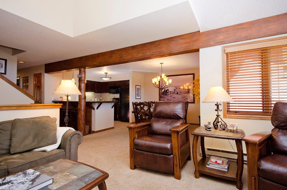 Day, Kitchen or kitchenette, Living room, Seating area, Dining area, furniture