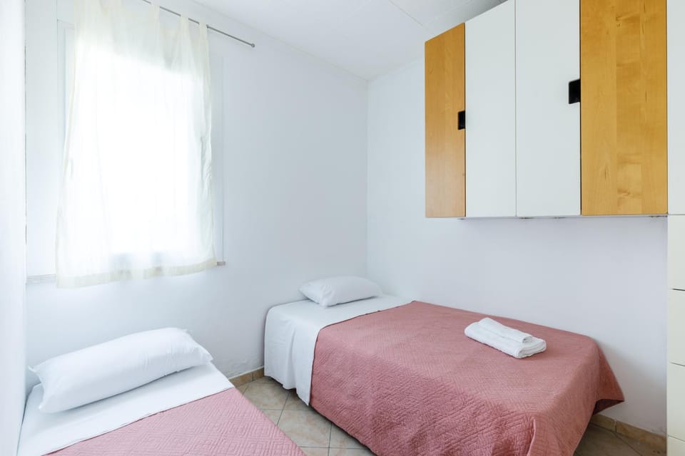 Bed, Photo of the whole room, Bedroom, towels, wardrobe