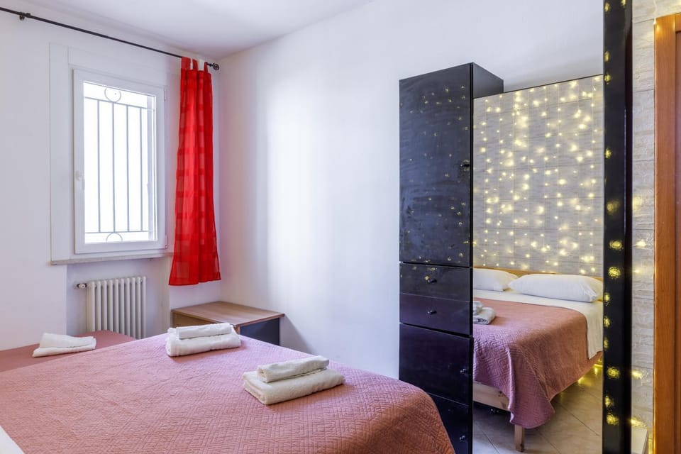 Bed, Photo of the whole room, Bedroom, internet, towels, wardrobe