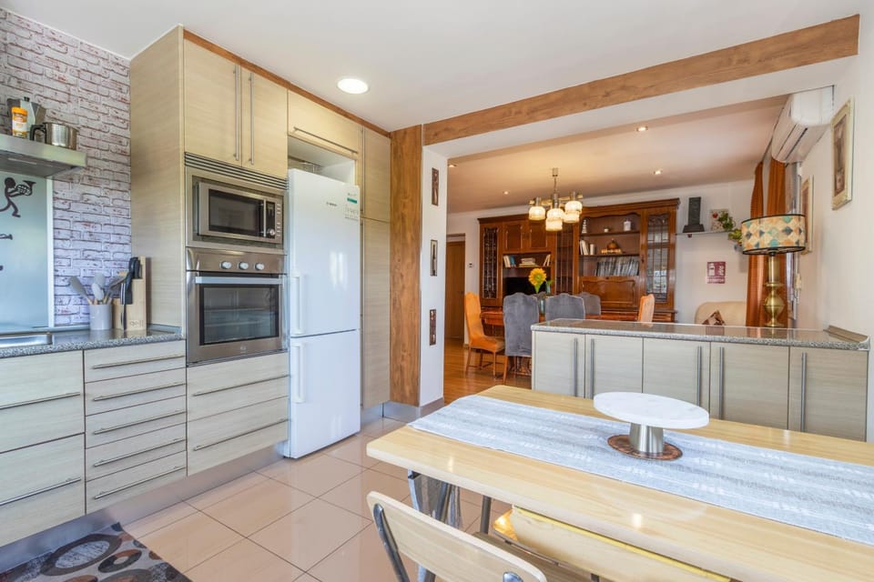 Kitchen or kitchenette, Living room