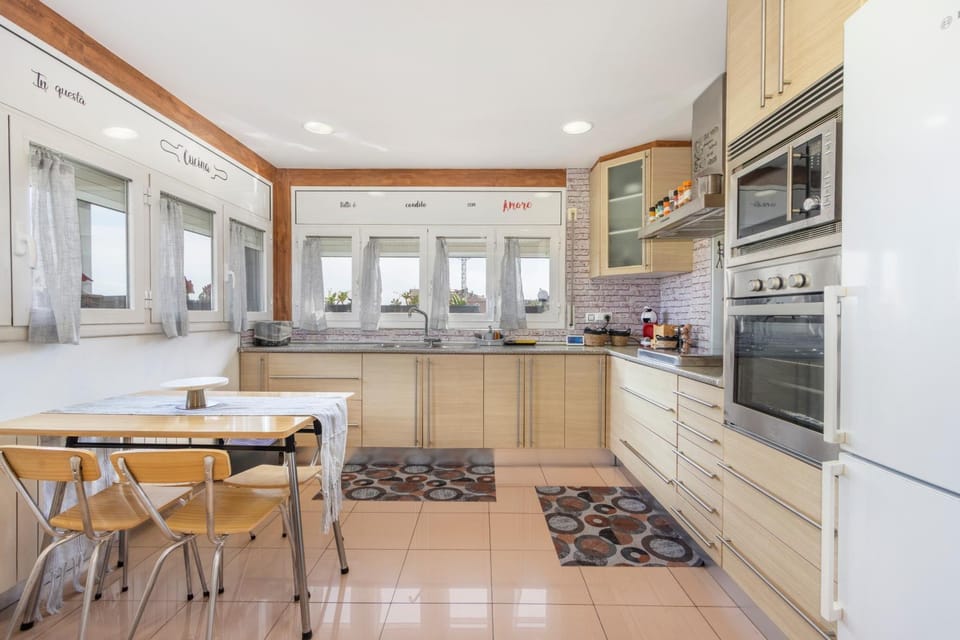 Kitchen or kitchenette, Living room