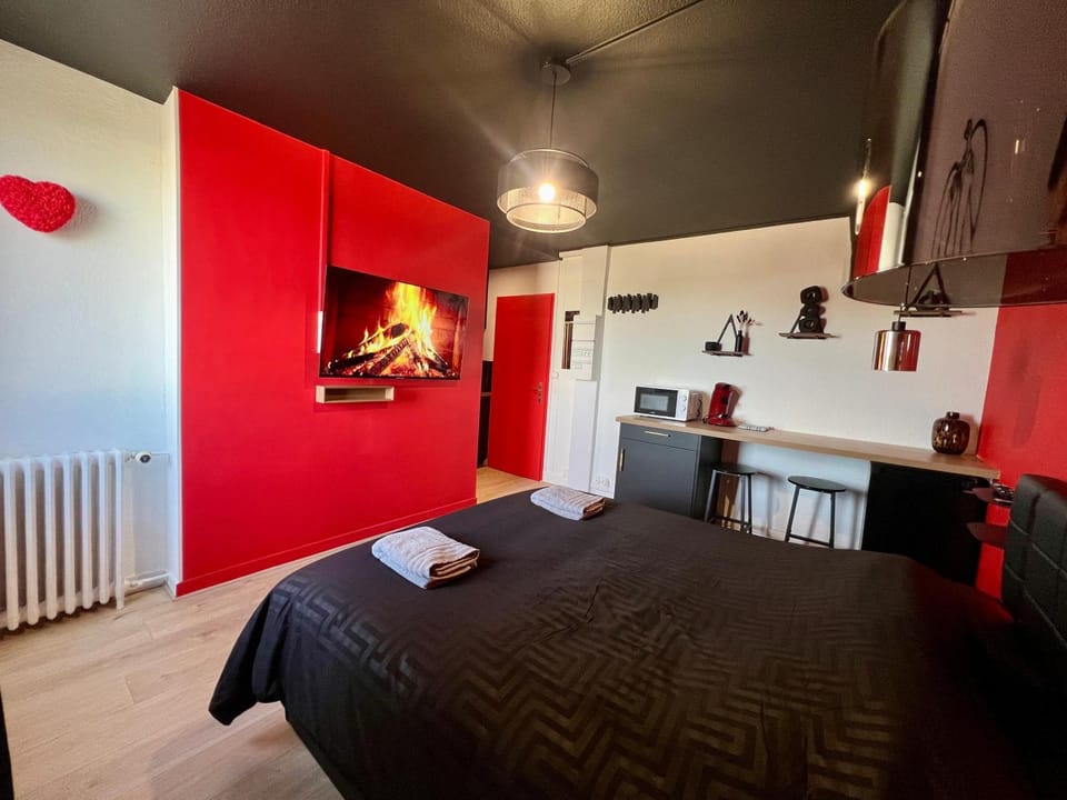 Le Glamour Studio apartment near Futuroscope Apartment in Centre-Val de Loire