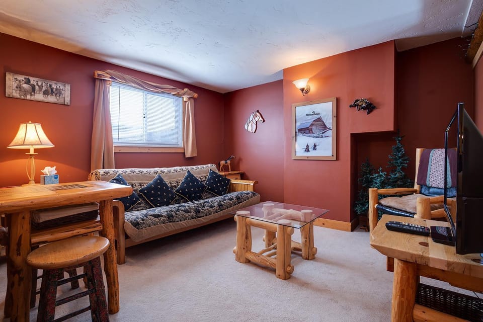 TV and multimedia, Living room, Seating area, furniture
