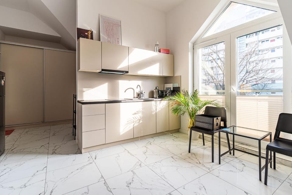 Kitchen or kitchenette, Living room, Seating area, Dining area, pet friendly, stove
