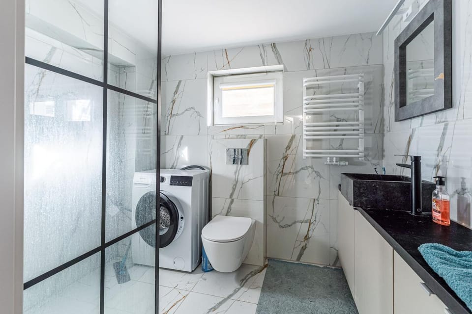 Toilet, Bathroom, towels, washing machine
