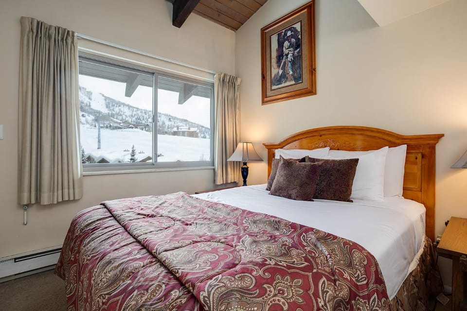 Bed, Winter, Bedroom, Mountain view, furniture, towels