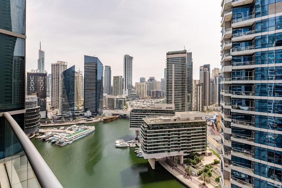 Modern upgraded 1BR with balcony in Dubai Marina Apartment in Dubai