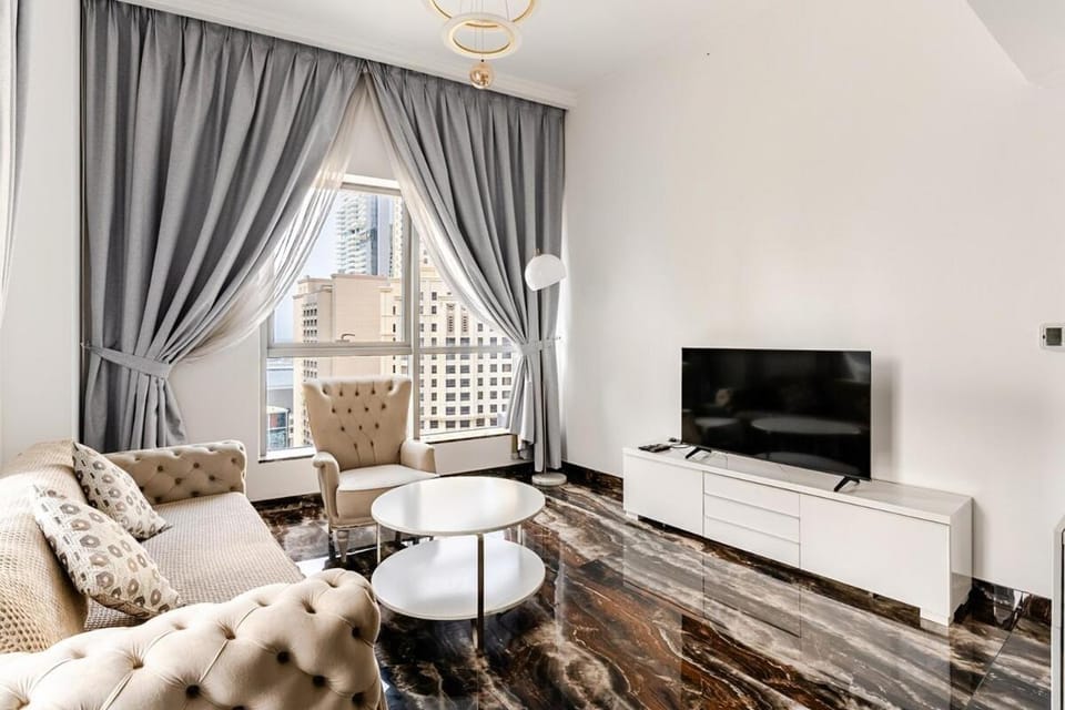 Modern upgraded 1BR with balcony in Dubai Marina Apartment in Dubai