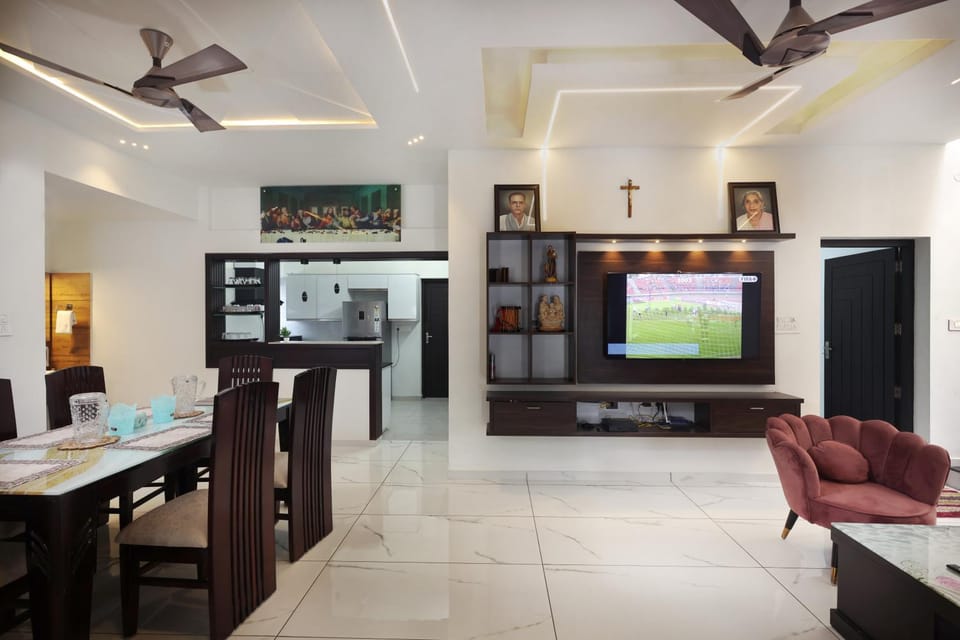 Communal lounge/ TV room, TV and multimedia, Kitchen or kitchenette, Living room, Seating area, Dining area, Evening entertainment, air conditioner