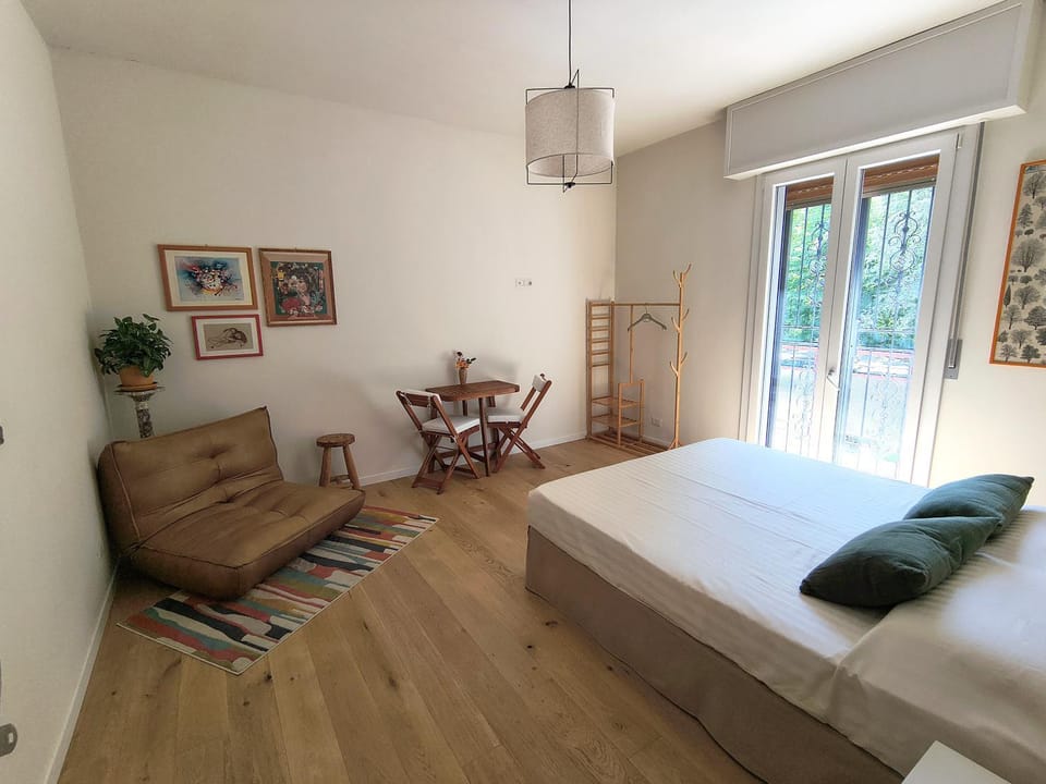 B&B La stanza del sole Bed and Breakfast in Modena