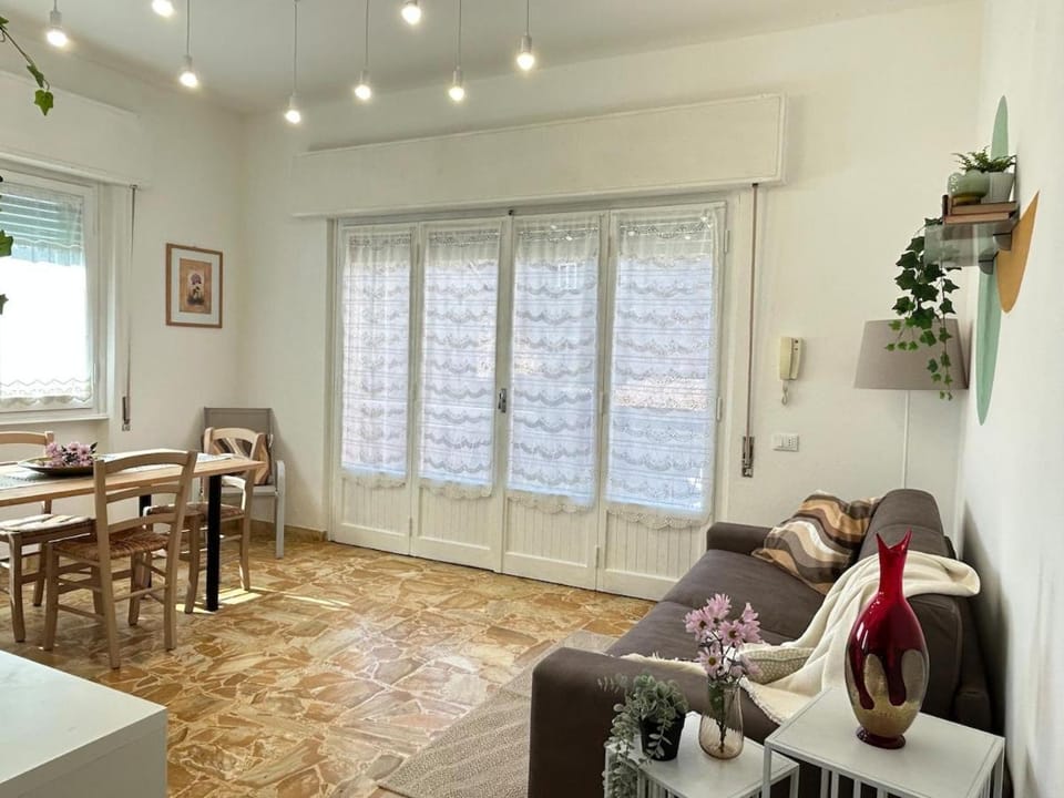 Il Tulipano Bright apartment, parking space, Near the city center Apartment in Castellina in Chianti
