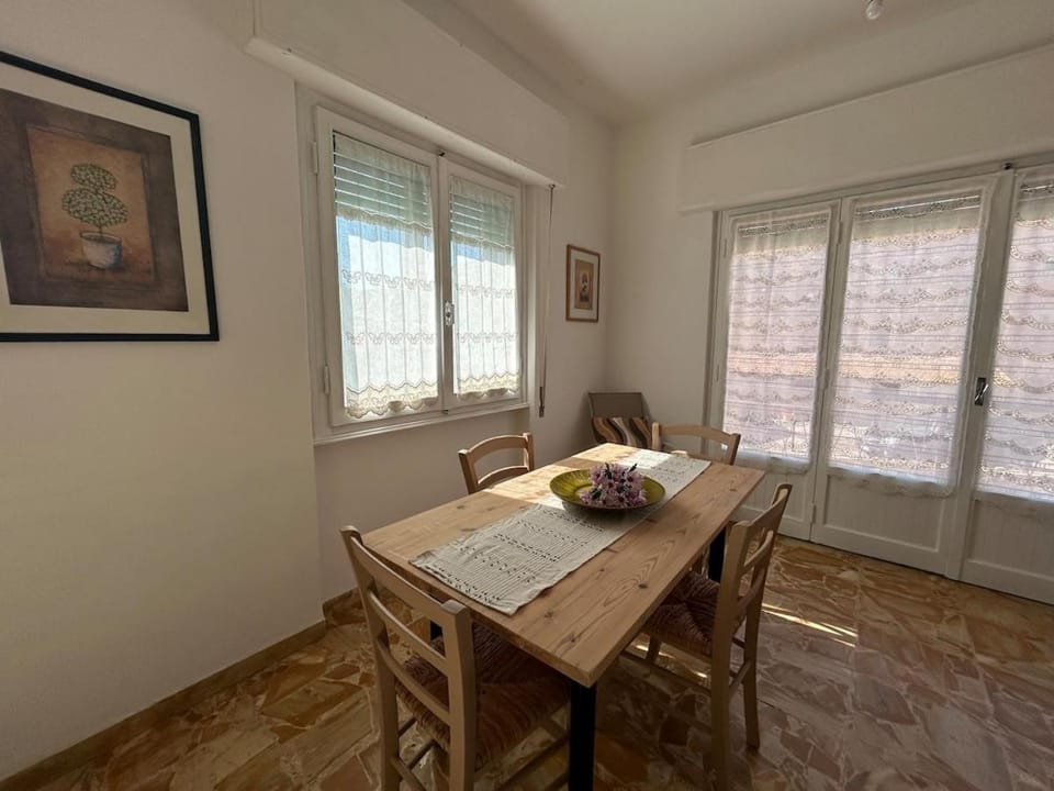 Il Tulipano Bright apartment, parking space, Near the city center Apartment in Castellina in Chianti