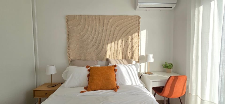 Bed, Seating area, Bedroom, air conditioner