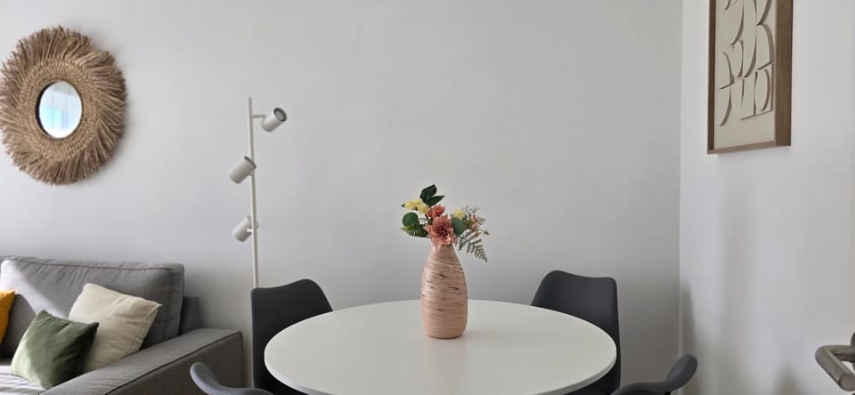 Living room, Decorative detail, Dining area