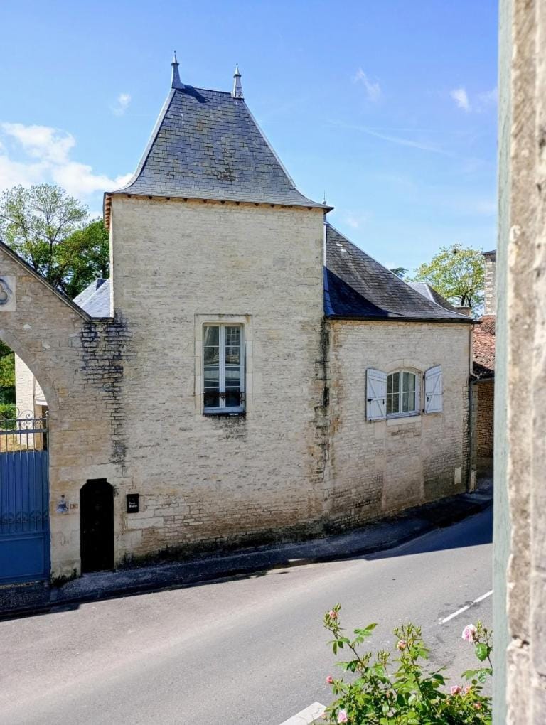 La Fontaine aux Fées House in Nouvelle-Aquitaine