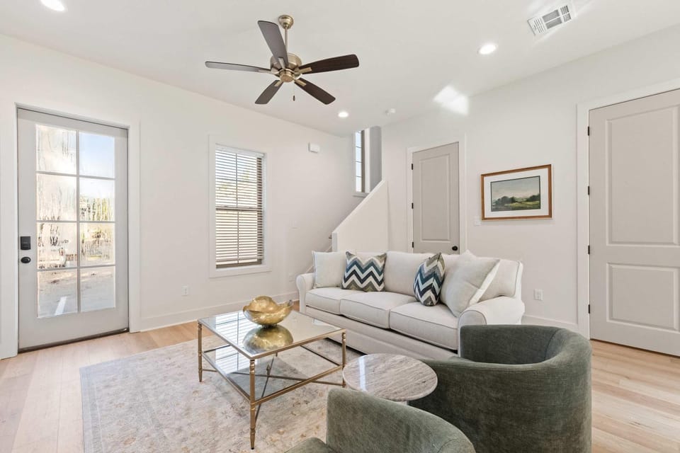 Luxe Oaks - Walk to River Ranch - Build in 2025 - EV Charger House in Lafayette