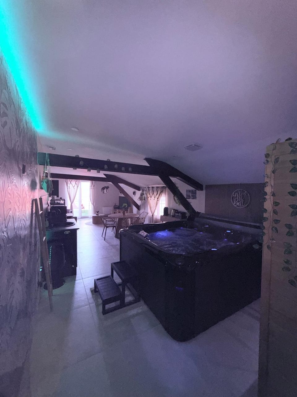 Property building, Hot Tub