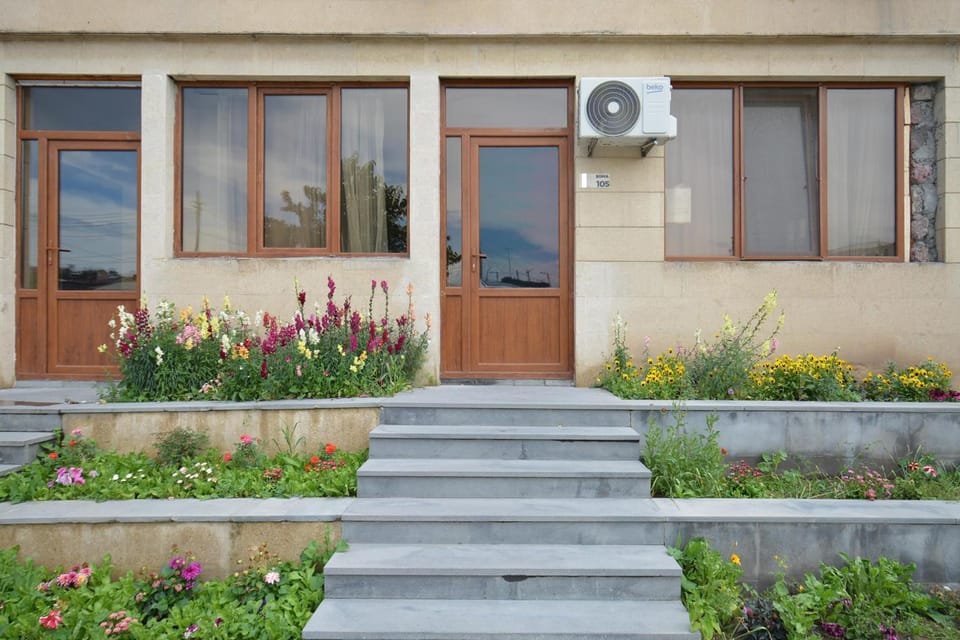Property building, Spring, Day, Garden, Garden view