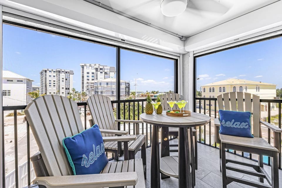 Beachfront Escape with Pool, Tiki Huts & Stunning Gulf Views - Casa Bleu - Roelens House in Estero Island