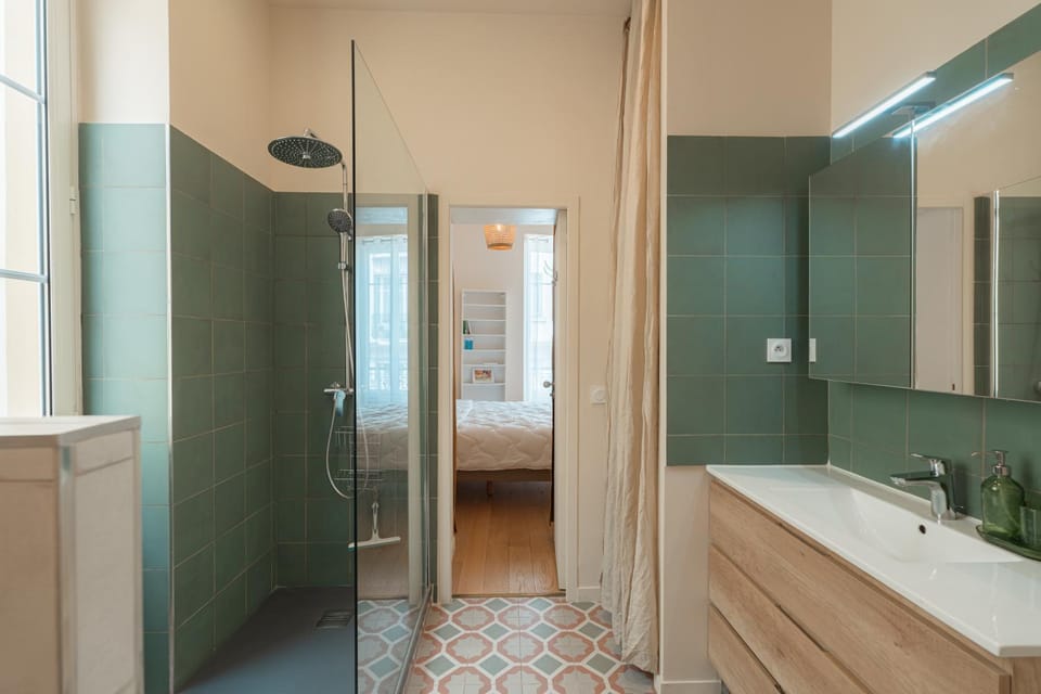 Shower, Bathroom, Photo of the whole room, towels