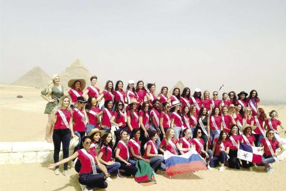 Nearby landmark, Day, People, Natural landscape, group of guests