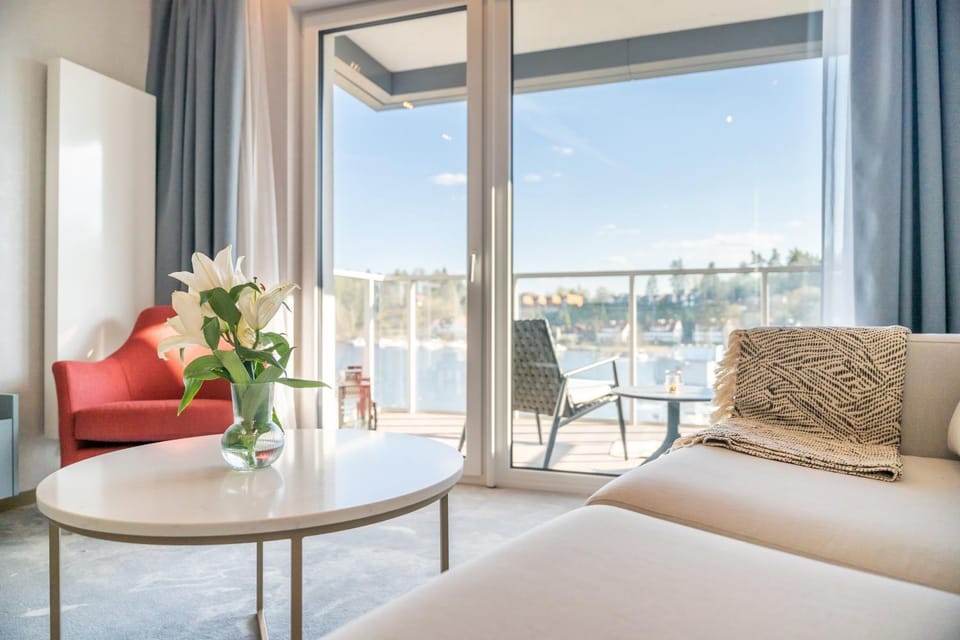 View (from property/room), Living room, Seating area