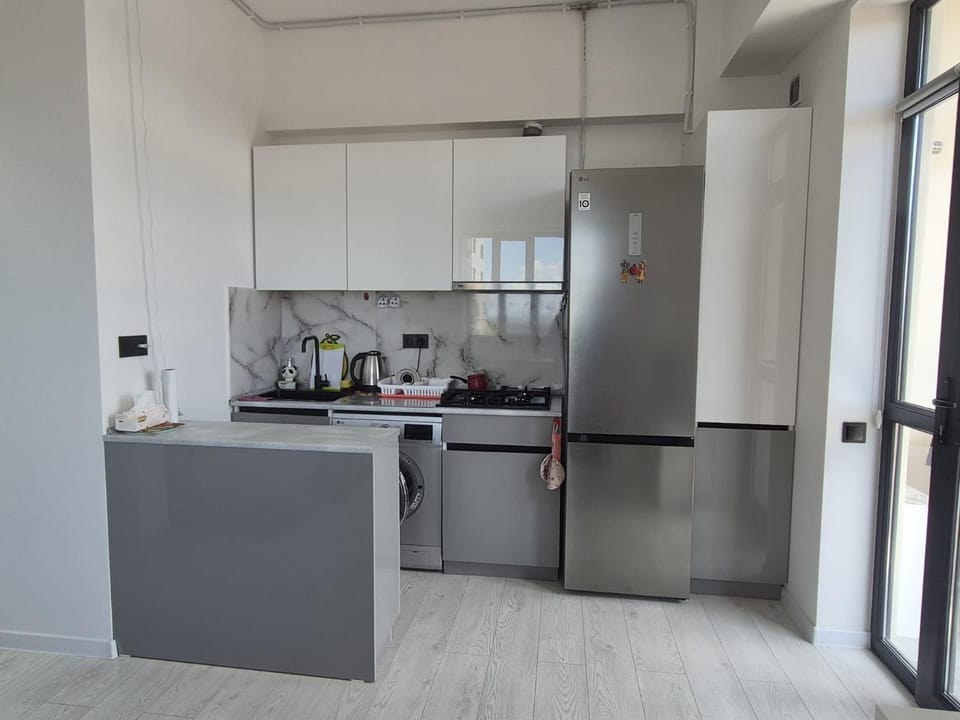 Kitchen or kitchenette, stove, washing machine