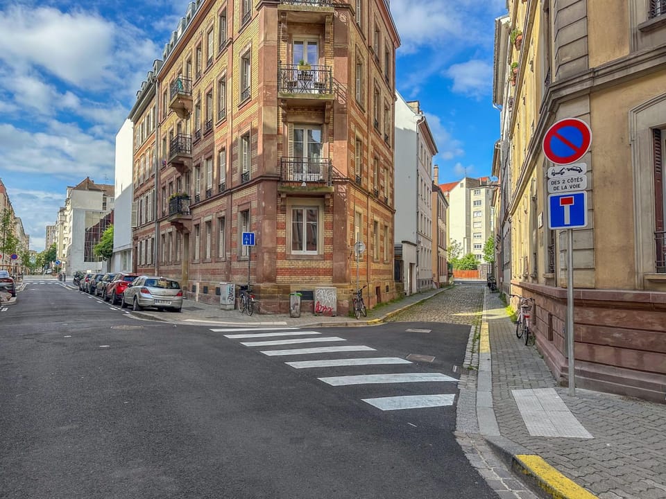 La Cerise - Strasbourg Centre - Cozy Studio - Wifi & TV Apartment in Strasbourg