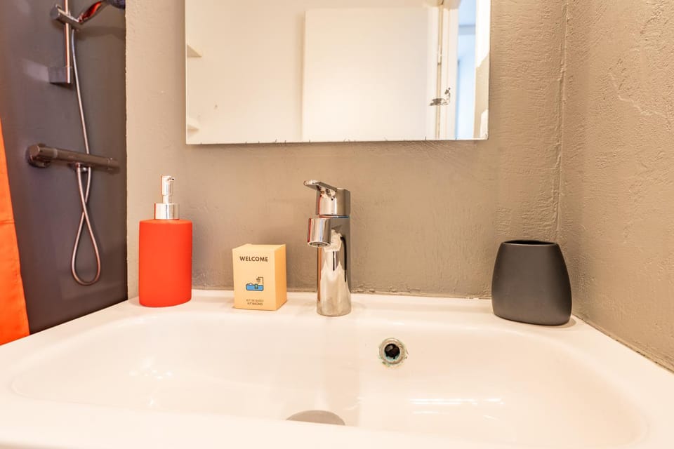 La Cerise - Strasbourg Centre - Cozy Studio - Wifi & TV Apartment in Strasbourg