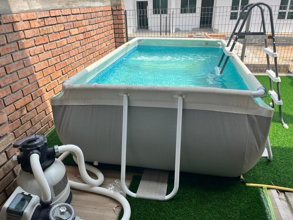 Swimming pool, Swimming pool