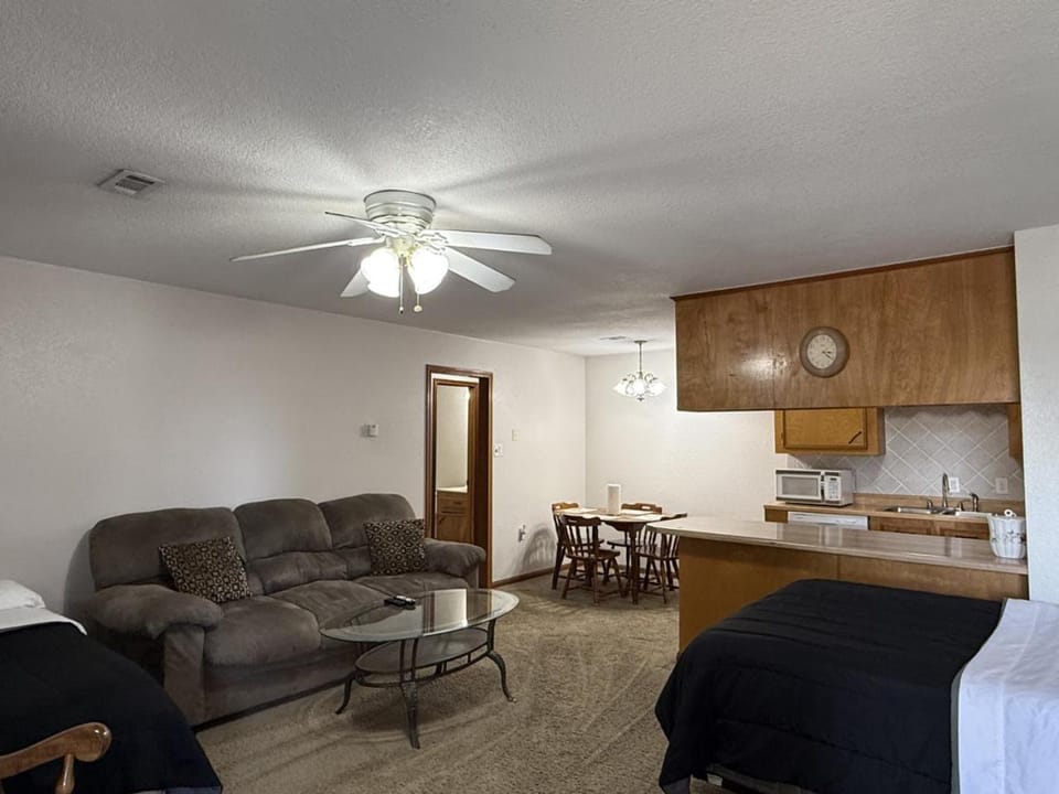 Contractors Apartment - 3 Bed Special Apartment hotel in Sulphur