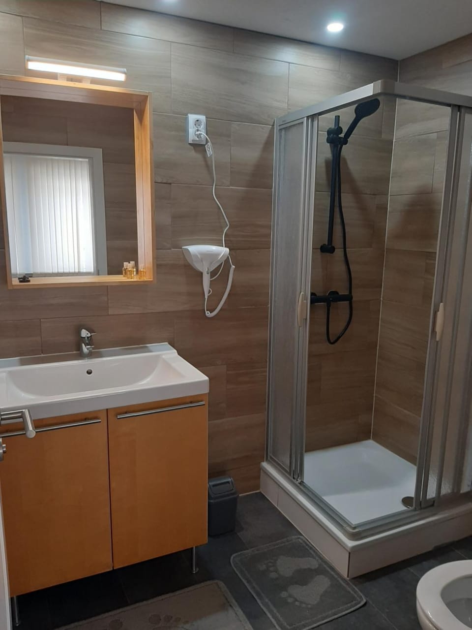 Doppelbett Zimmer mit Boxspringbett Apartment in Bavaria