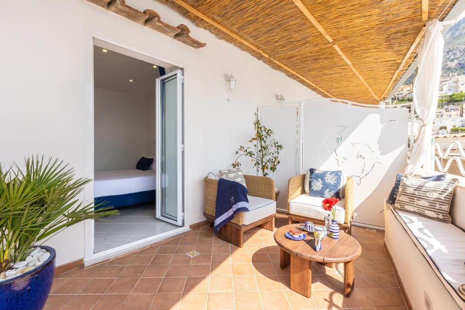 Patio, Bed, Balcony/Terrace, Dining area, Bedroom