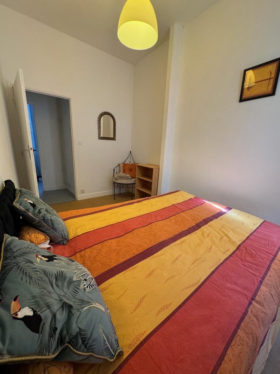 Photo of the whole room, Bedroom