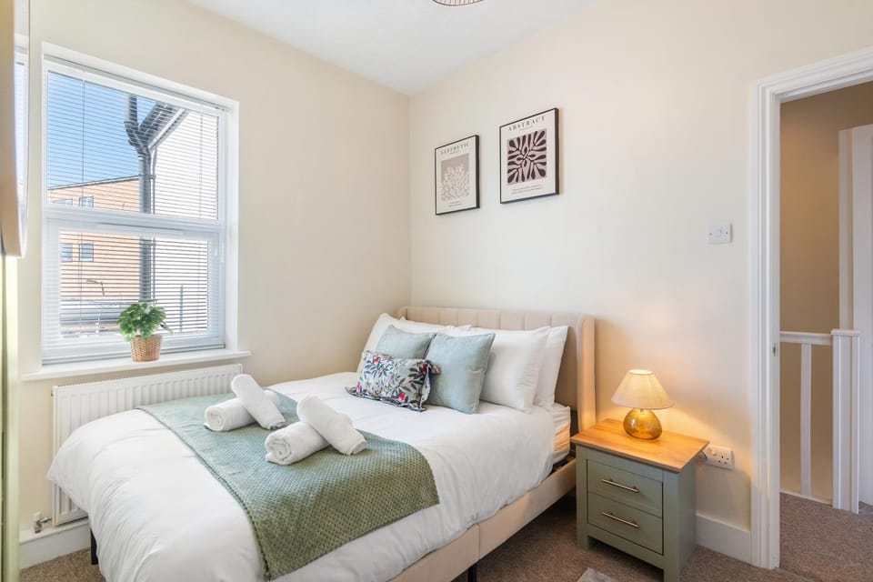 Spacious 2-Bed Eastbourne Retreat House in Eastbourne