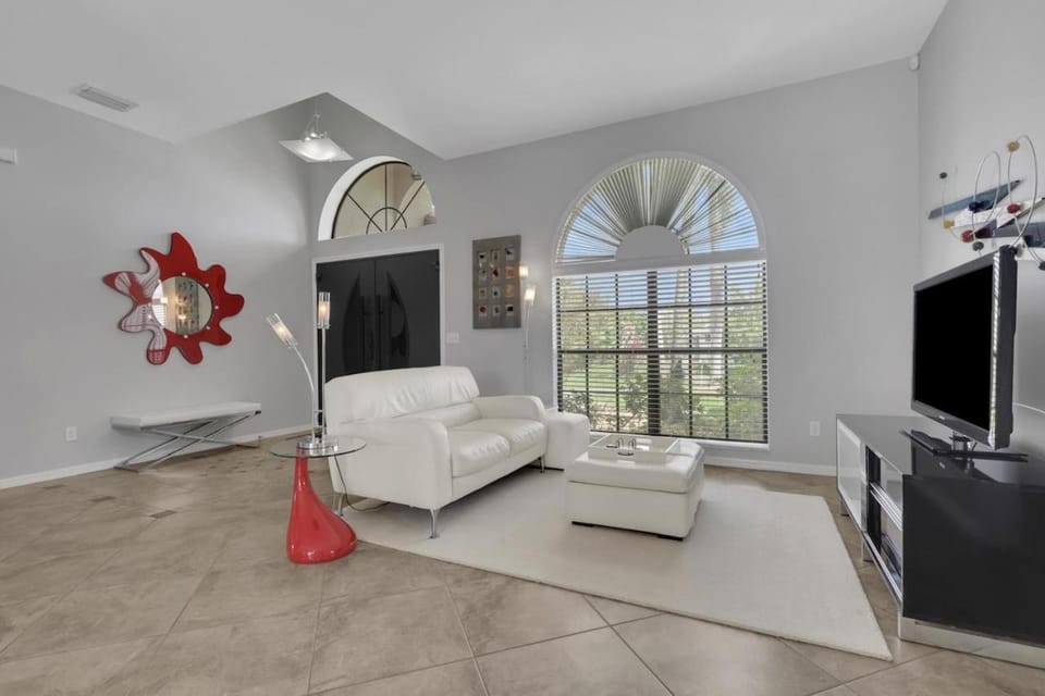 Villa Aurora 1017 House in Cape Coral