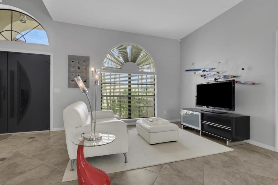 Villa Aurora 1017 House in Cape Coral