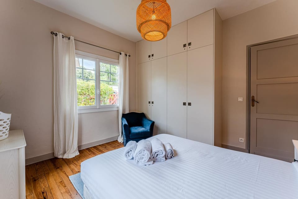 Living room, Bedroom