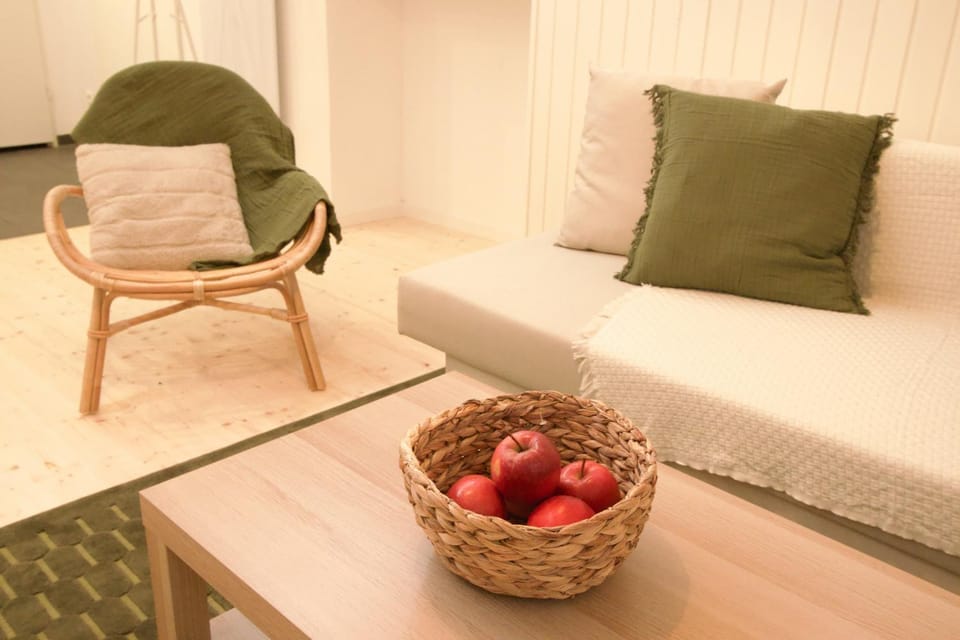 Living room, Photo of the whole room, Seating area
